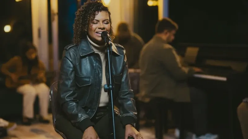 Nívea Soares lança álbum acústico “Em Casa”