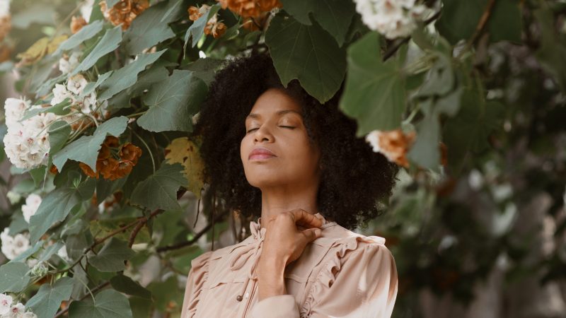 Para mulheres cansadas: 5 pequenos hábitos que fortalecem a mente e a fé