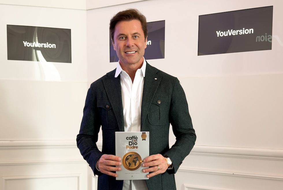 Autor brasileiro Junior Rostirola é reconhecido em evento global, em Roma
